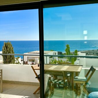🌊 “Luxury 2BR Penthouse – Sea Views at Playa Macenas! 🌴✨”