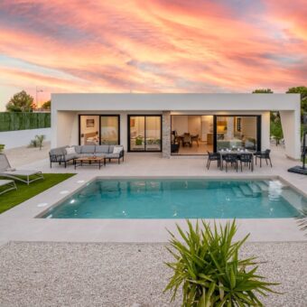 🌟 Modern Villas with Pool: Your Dream Home Awaits! 🏡🌳
